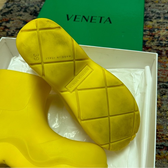 Bottega Veneta Unisex Puddle Rubber Ankle Boot - Picture 8 of 8